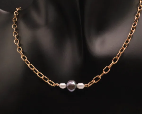 Kristy Necklace with freshwater pearls